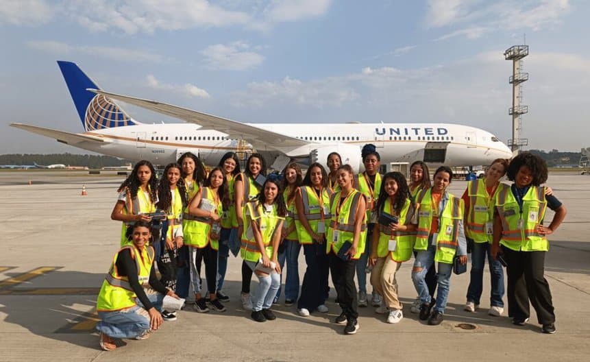 United airlines ação garotas periferia mulheres aviação