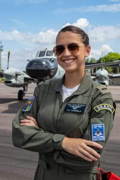 Tenente Aviadora Gabriela, piloto de P-95 no Esquadrão Netuno. Arquivo Pessoal/FAB/Divulgação.