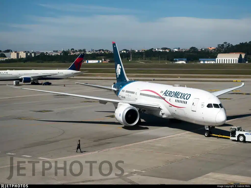 AeroMexico Boeing 787 Voo Brasil Cancún Serviço