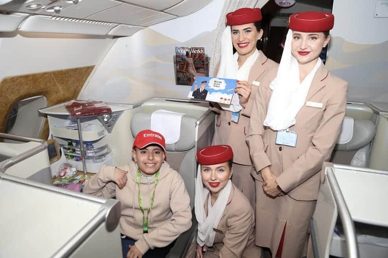 Emirates crianças neurodivergentes viagens voo