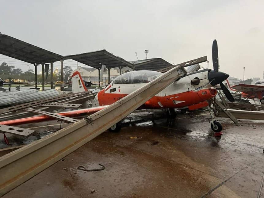Aeronaves FAB danificadas Academia da Força Aérea AFA T-27 Tucano