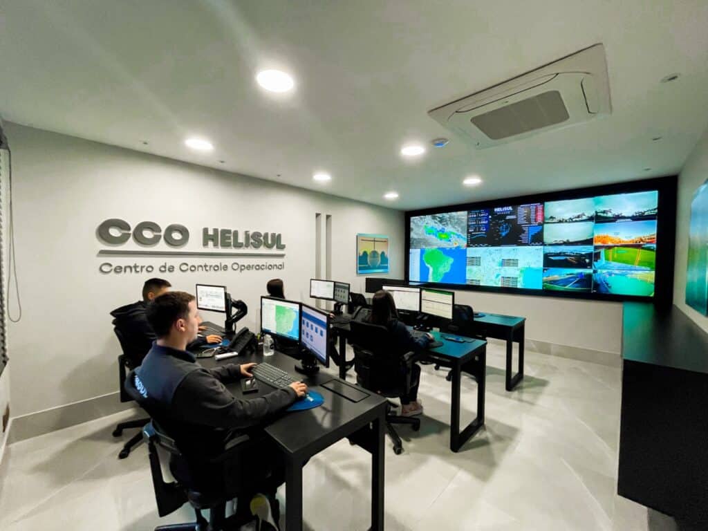 Centro de Controle Operacional (CCO) da Helisul, em Curitiba