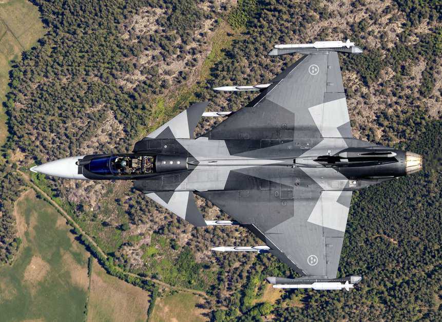 Saab installed larger elevons on the Gripen E. New components made the fighter even more maneuverable. Photo: Saab.