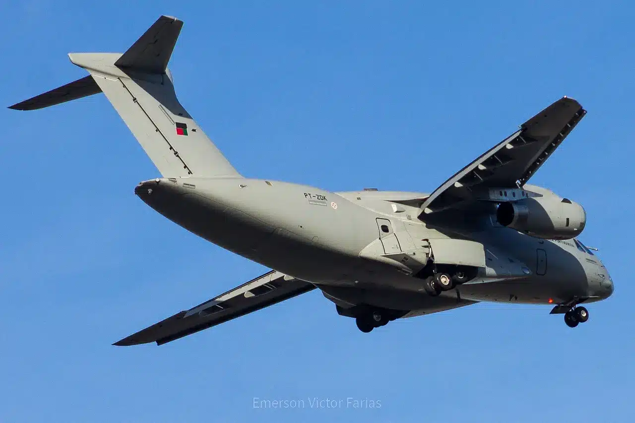 Con número de matrícula 26901, el primer KC-390 de Portugal se encuentra en vuelo de entrega. Foto: Emerson Víctor Farías.