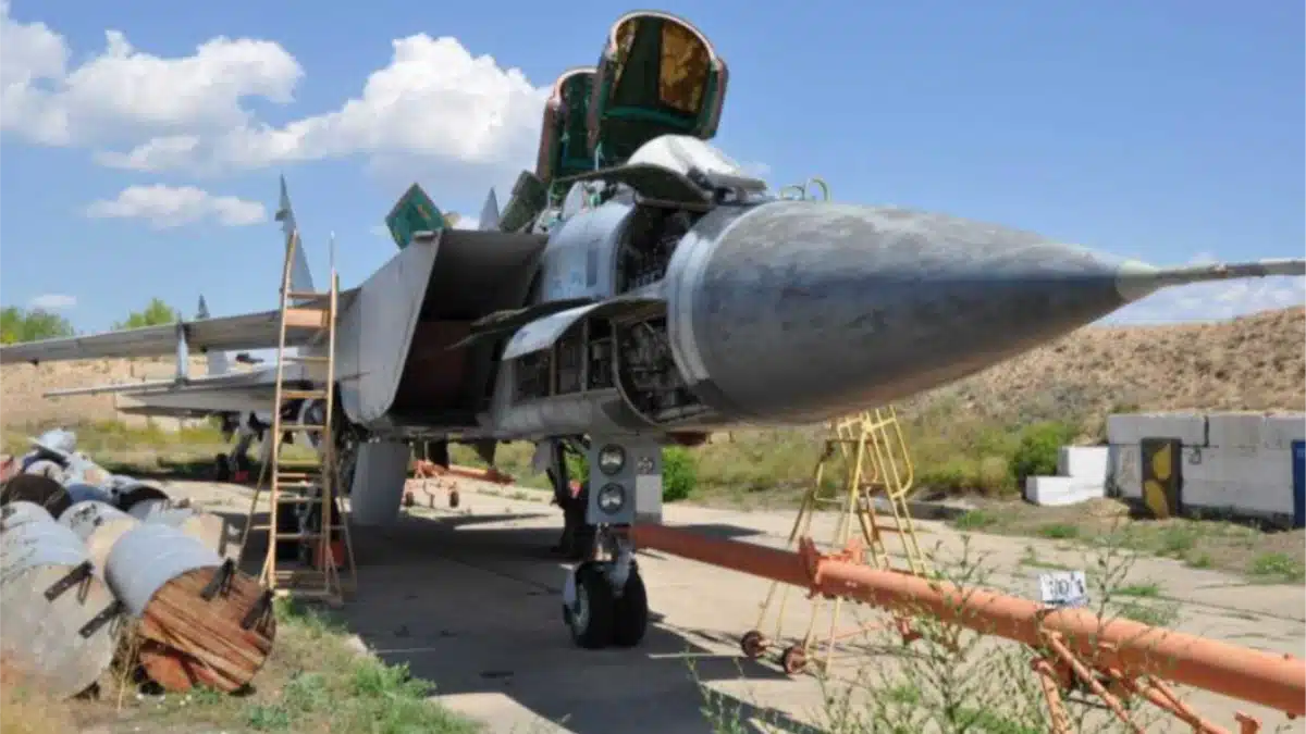 MiG-31 Foxhound, caça mais rápido em atividade no mundo, está entre os modelos à venda no Cazaquistão. 