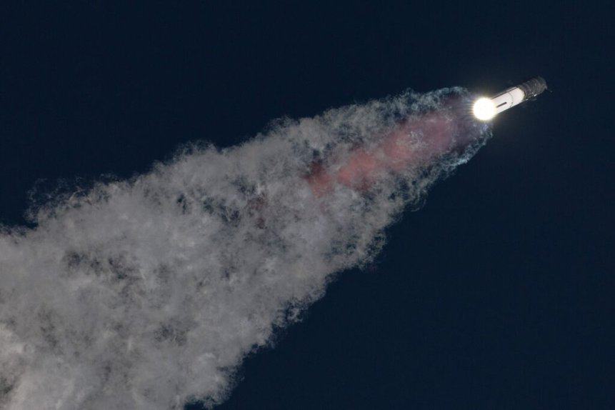 SpaceX 认为 Starship 火箭的第二次发射是成功的，尽管助推器和飞船发生了爆炸。照片：SpaceX。