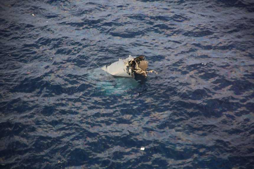 Destroços de V-22 Osprey da Força Aérea dos EUA após acidente em novembro de 2023. Foto: Guarda Costeira do Japão.
