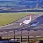 Avião tenta decolar e quase sai da pista no aeroporto de Zurique