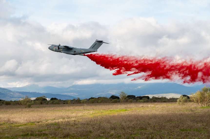 Airbus A400M combate á incêndio