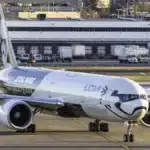 PT-MUA Star Wars Livery LATAM Brasil pintura especial Boeing 777-300 Abu Dhabi manutenção