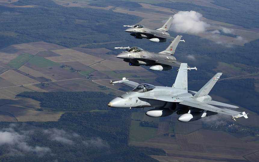 Caças F-16 de Portugal e F/A-18 Hornet do Canadá.