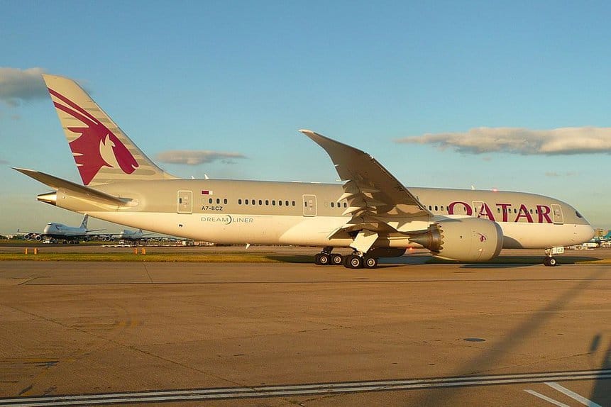 Tripulação atrasada voo Aeroporto Birmingham Qatar Airways Doha Boeing 787 elevador
