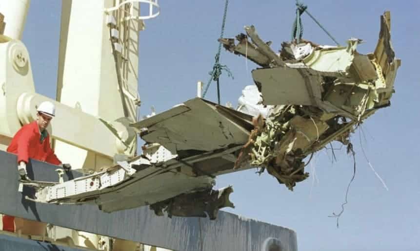 Le Boeing 737-300 a été endommagé en mer quelques minutes après son décollage, le 3 janvier 2004. AFP/Amero Maraghi