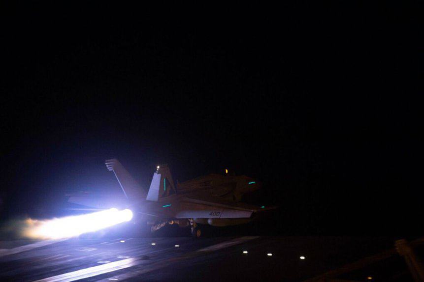 Caças F/A-18 Super Hornet da Marinha dos EUA atacaram alvos dos rebeldes Houthis no Iêmen. Foto: Marinha dos EUA/Divulgação.