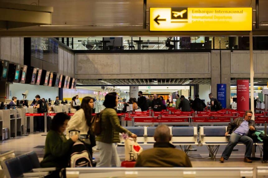 Aeroporto de Curitiba Afonso Pena movimentação passageiros verão temporada