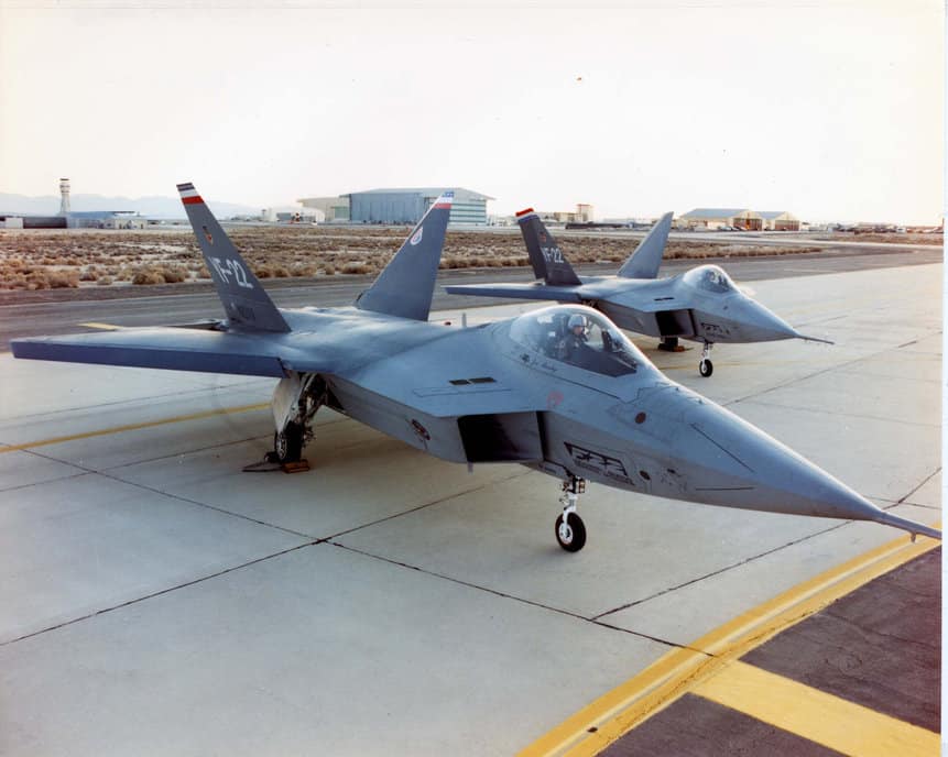 Protótipos YF-22 na base aérea de Edwards. Modelo de testes deu origem ao F-22 atual. Foto: USAF.