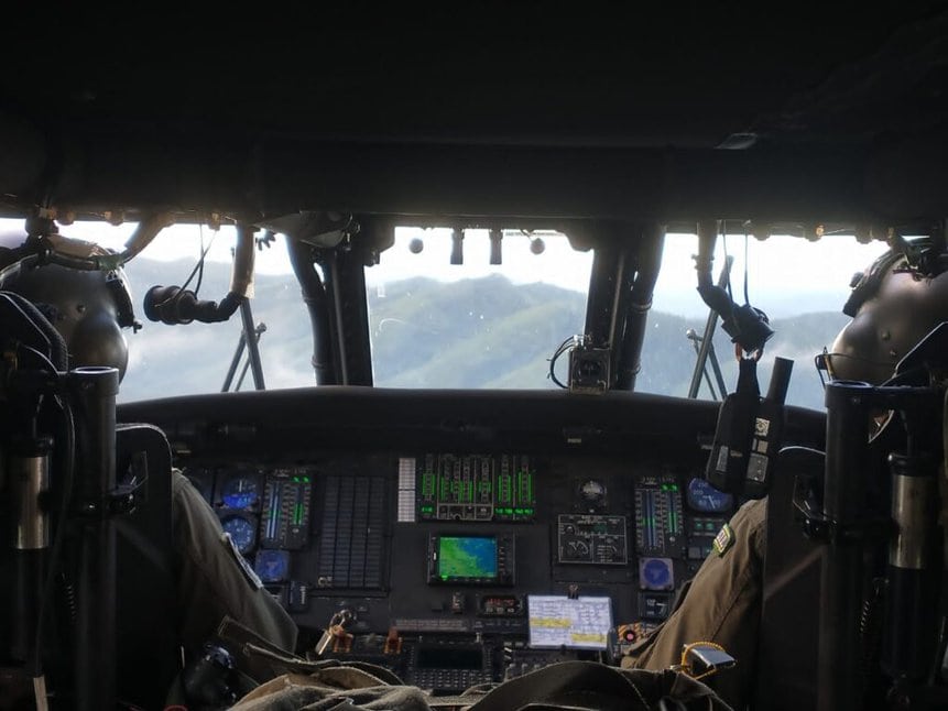 FAB's Black Hawk joined the search operation for the missing helicopter in the mountains of São Paulo. Photo: FAB/Disclosure.