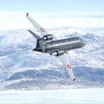 Uma aeronave CL-604 Challenger da Força Aérea Real Dinamarquesa sobrevoa a Groenlândia. (Força Aérea Real Dinamarquesa)