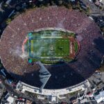 Bombardeiro stealth B-2 sobrevoou o estádio Rose Bowl. Foto: Mark Holtzman/West Coast Aerial Photography.