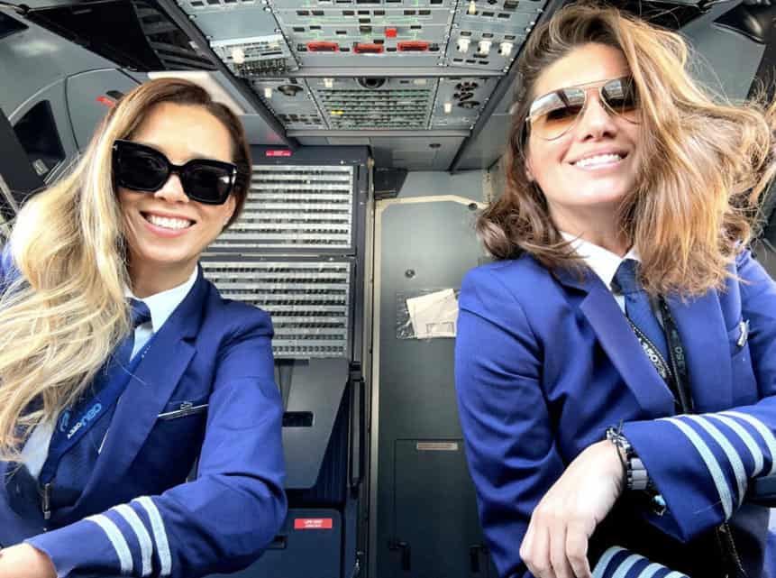 Samanta Chan 和 Kelie Dewulsky 是拉丁美洲飞行员。图片：拉丁美洲