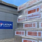 40 mil refeições foram embarcadas nos compartimentos de carga das aeronaves da LATAM que operam voos de Porto Alegre para Santiago. Imagem: LATAM