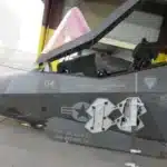 Caça stealth F-35C teve colapso no trem de pouso dianteiro. Foto via The Aviationist.