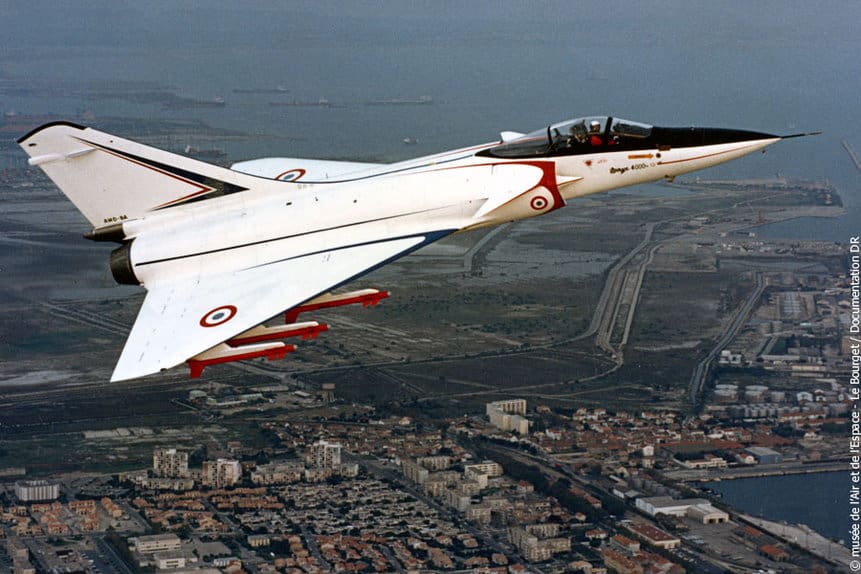 Le Dassault Super Mirage 4000 serait un intercepteur et un chasseur-bombardier, mais il ne conquit pas de clients. Photo : Musée de l'Air et de l'Espace.