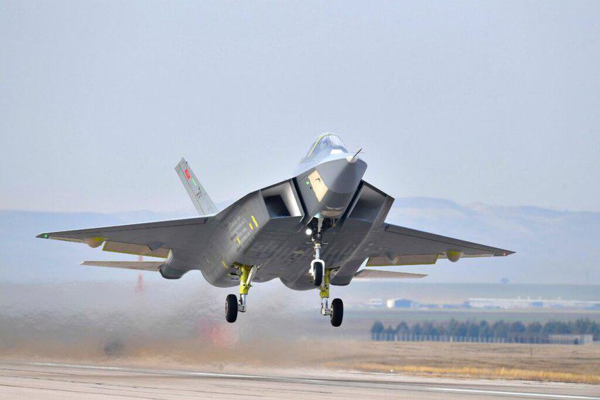 Turkey's new stealth fighter TAI KAAN takes off for the first time. Photo via TAI.
