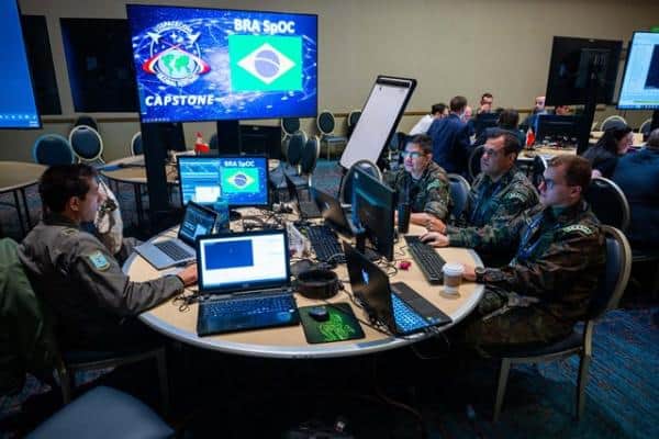 Militares do COPE da FAB atuaram no exercício Global Sentinel 2024 da Força Espacial dos EUA. FAB/Divulgação.