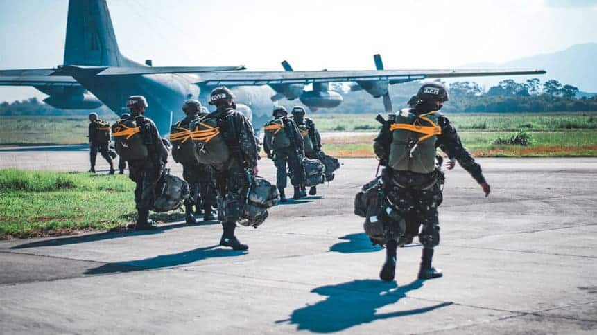Paraquedistas do Exército Brasileiro saltaram do C-130 da FAB pela última vez. Foto: Exército Brasileiro/Imagem ilustrativa.