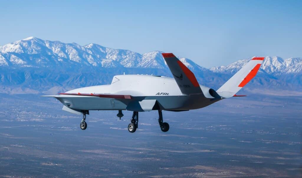 Fabricado pela GA-ASI, novo drone XQ-67A OBSS fez seu primeiro voo no final de fevereiro. Foto: AFRL/Divulgação.