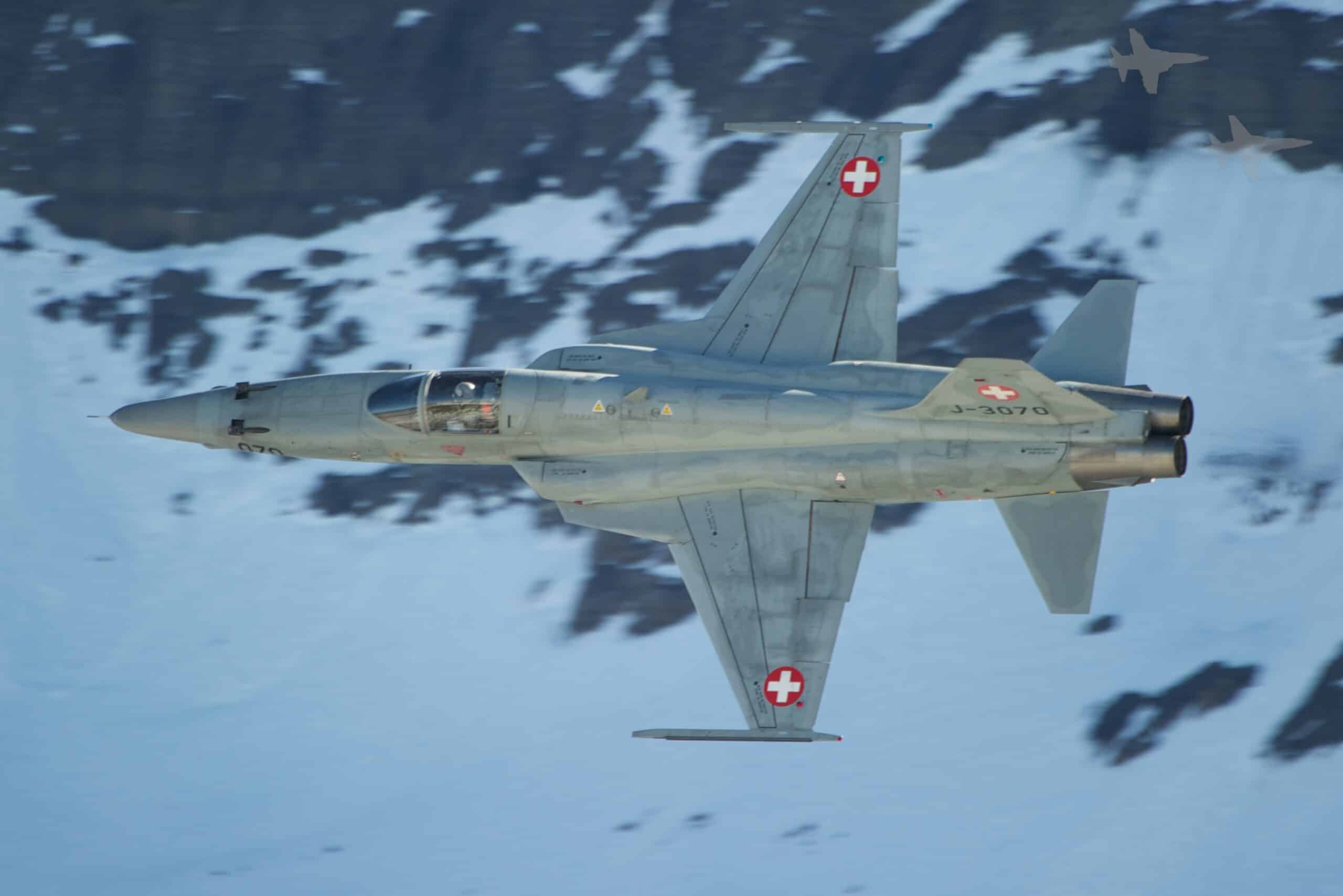 F-5E da Força Aérea Suíça durante o exercício AXALP. Foto: Peter Gronemann.