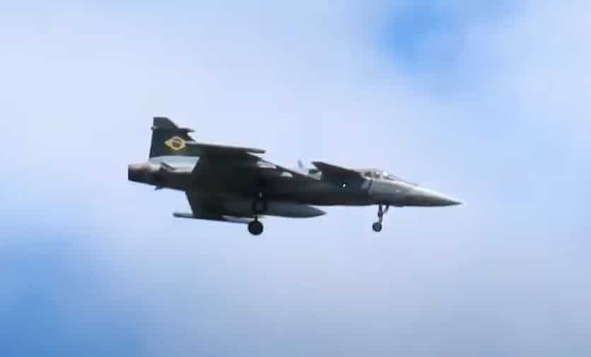 Brazil's first F-39 Gripen was seen with new elevons. Image: Brazil Aviation Araraquara SP.
