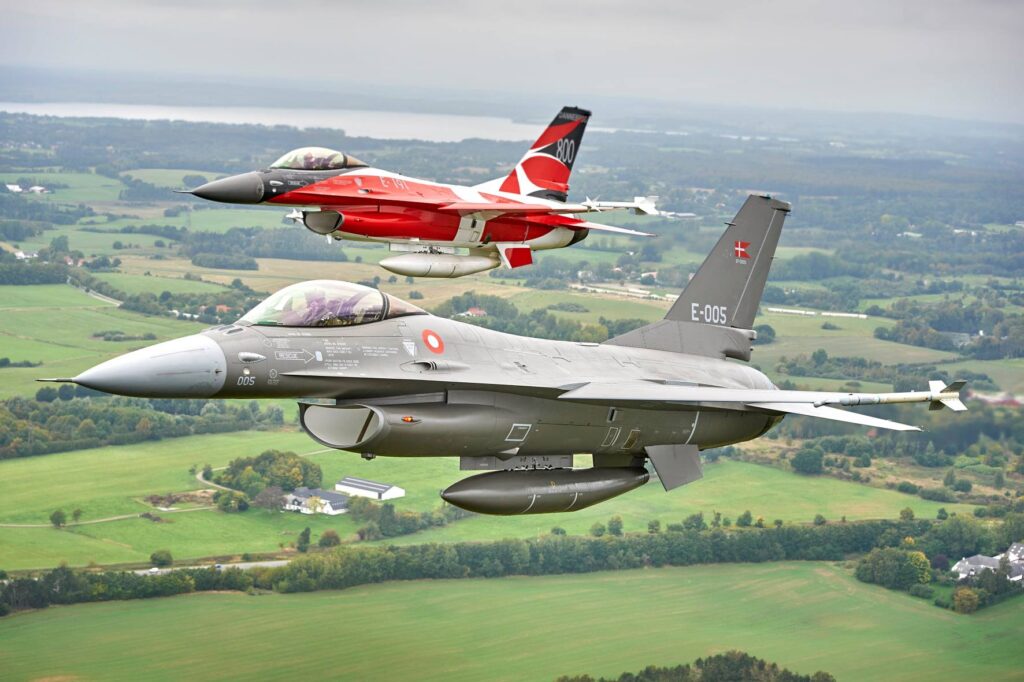 Par de aviões de caça F-16 Fighting Falcon da Força Aérea Real da Dinamarca. Foto: RDAF/Divulgação.