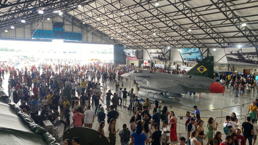 Cerca de 50 mil pessoas estiveram na Base Aérea de Belém e conheceram de perto o F-39 Gripen, novo avião de caça da FAB. Foto: BABE/Divulgação.