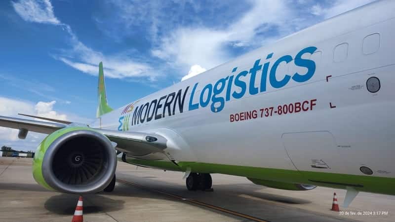 Modern Logistics Boeing 737