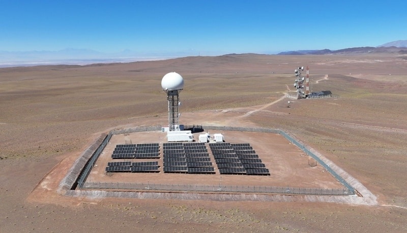 Thales torre de control de tráfico aéreo energía solar Chile