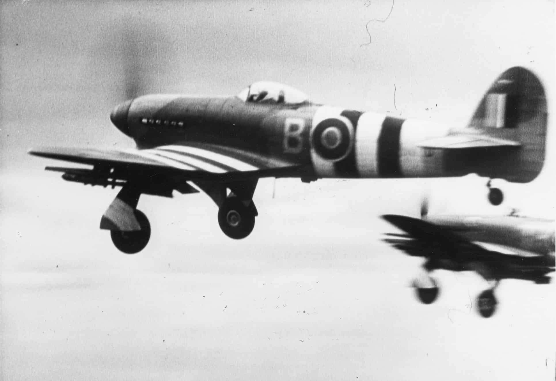 Caça Hawker Typhoon durante as operações do Dia D.
