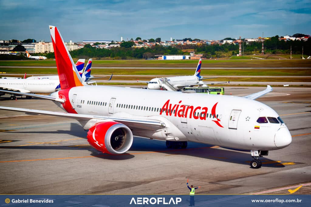 Avianca Business flights Americas Europe crew