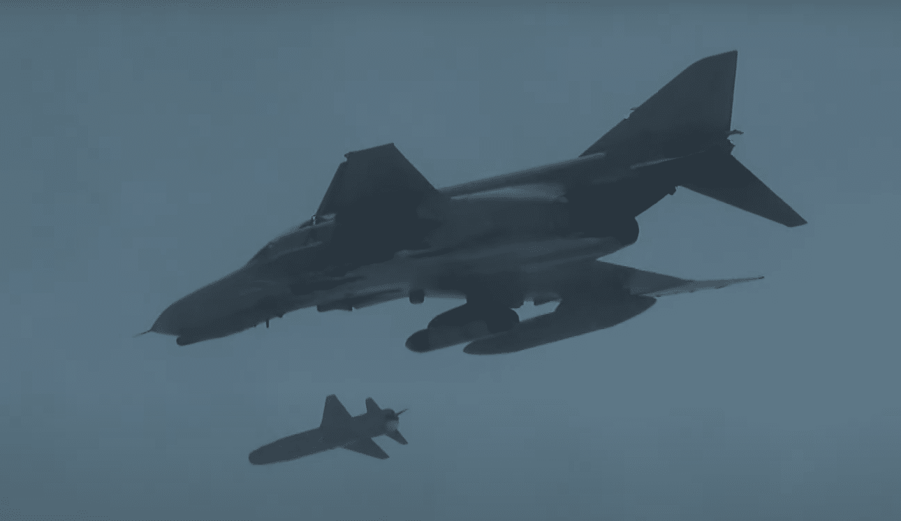 Le chasseur sud-coréen F-4E Phantom II lance pour la dernière fois le missile AGM-142 Popeye. Les jets seront retirés en juin.