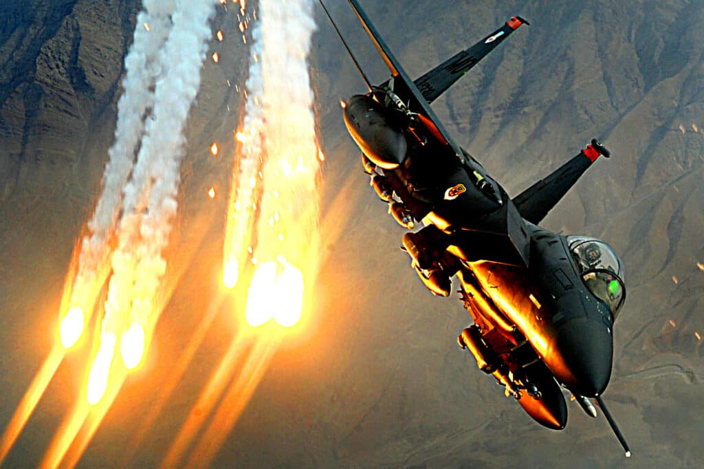 Caça-bombardeiro F-15E Strike Eagle da Força Aérea dos EUA. Foto: Aaron Allmon/USAF/Divulgação.