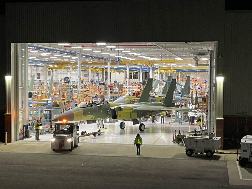 Der Kauf des Werks von GKN Aerospace garantiert den reibungslosen Ablauf der F-15EX- und F/A-18 Super Hornet-Produktionslinie für Kampfflugzeuge von Boeing. Bild: Boeing Defense