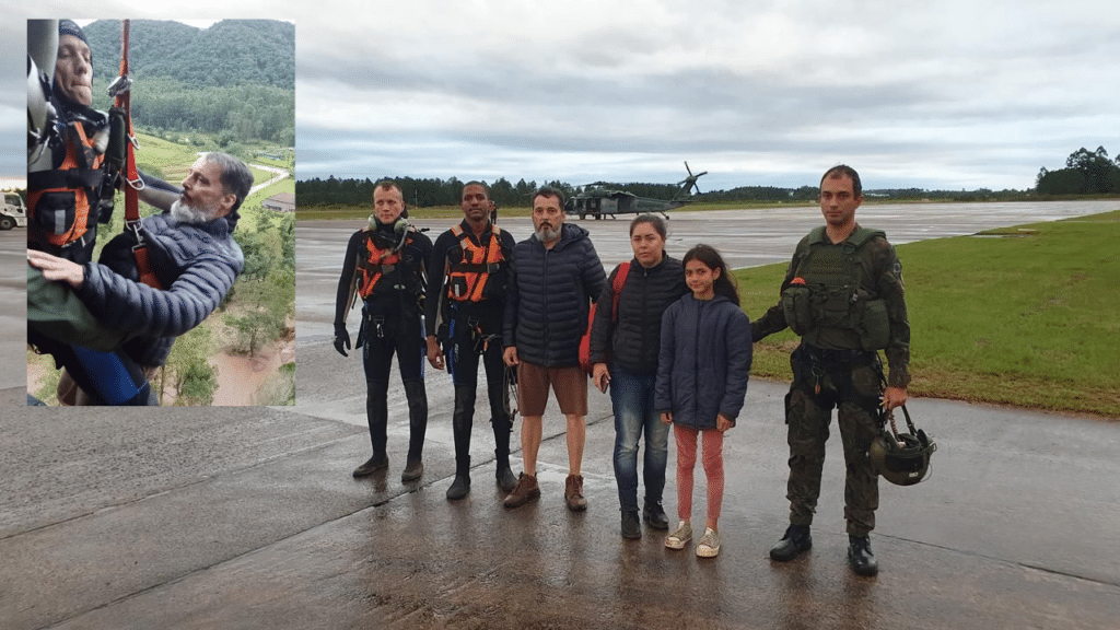 Die Familie wurde von Überschwemmungen im Landesinneren von RS gestrandet und von Soldaten der FAB Panther Squadron mit dem H-60 ​​​​Black Hawk-Hubschrauber gerettet. FAB/Offenlegung.