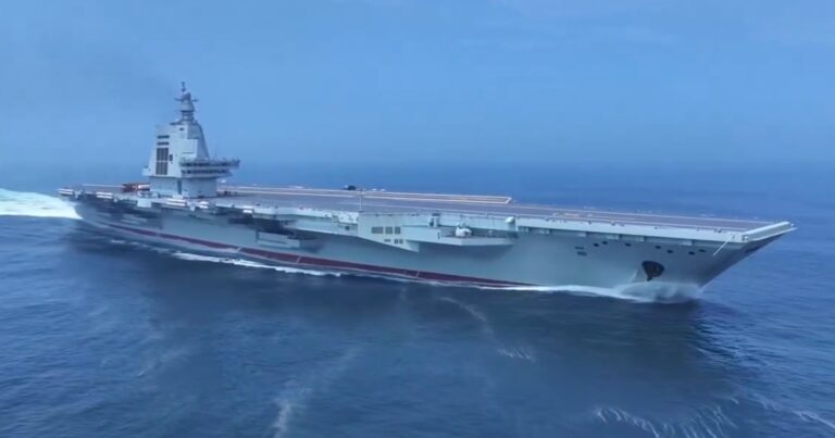 Lançado ao mar há quase dois anos, porta-aviões Fujian da China concluiu os primeiros testes de mar.