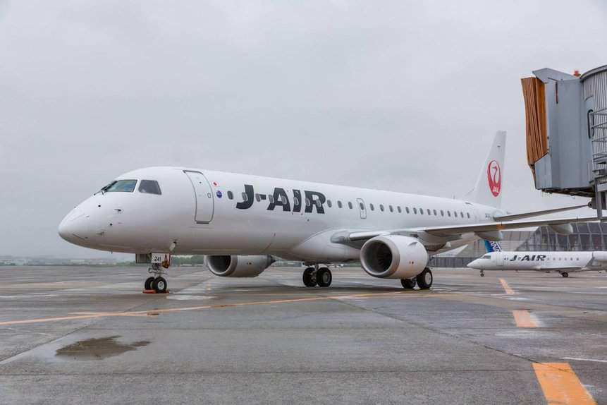 エンブラエルが最初の E190 を J-Air に納入