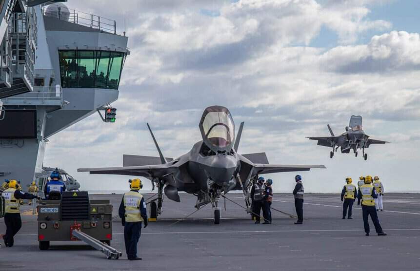 英国の F-35B 戦闘機が空母 HMS クイーン エリザベスで初めて運用を行う