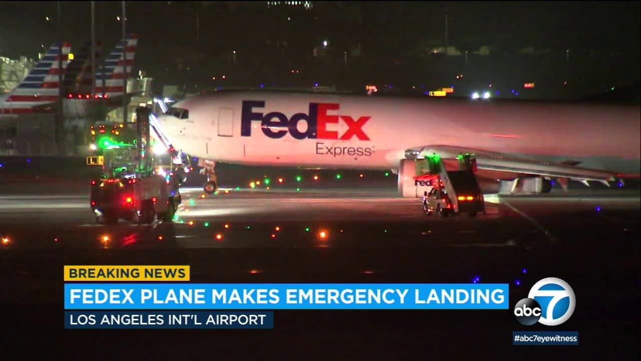 767　専用です、ご確認中　！ FedEx ボーイング 767 が着陸中に着陸装置の故障に見舞われる