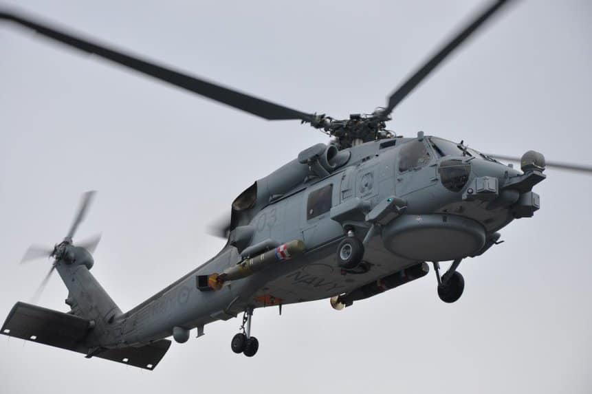 オーストラリアは海で墜落した後、MH-60ヘリコプターの艦隊を飛行禁止