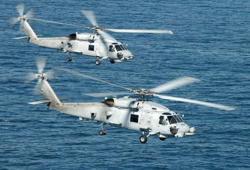 オーストラリアは海で墜落した後、MH-60ヘリコプターの艦隊を飛行禁止