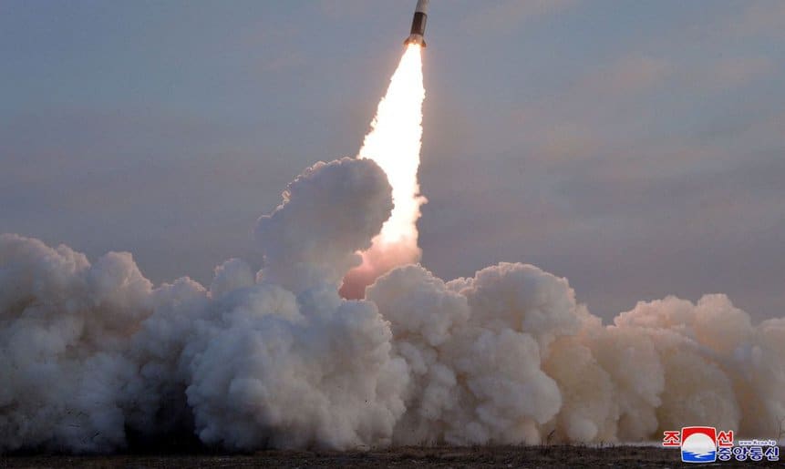 さらに別の強さのショーで、北朝鮮はXNUMXつの弾道ミサイルを発射します
